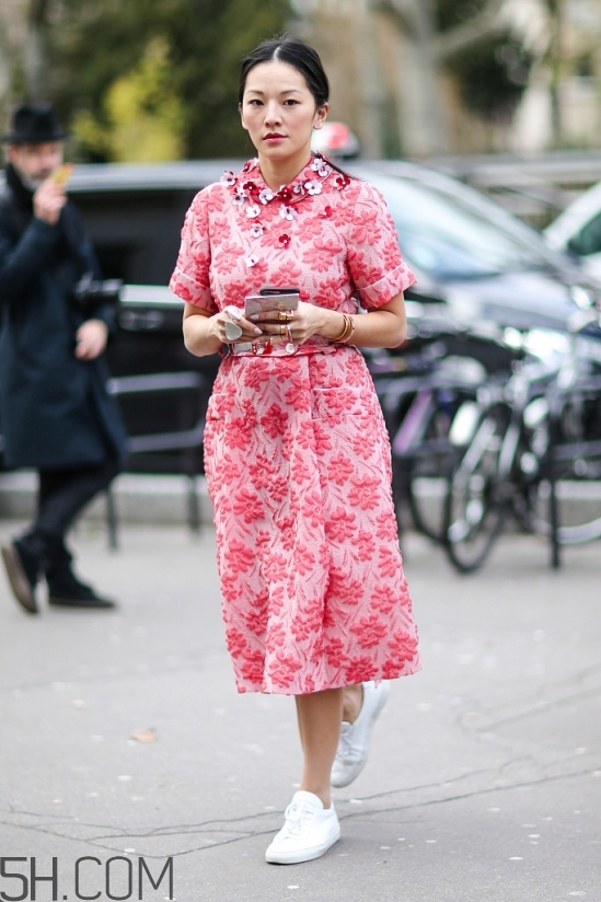 小白鞋變黃怎么洗干凈_小白鞋發(fā)黃如何變白 小白鞋變黃怎么洗干凈_小白鞋發(fā)黃如何變白