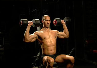 做肩推要沉肩嗎？肩推下背痛是什么原因？