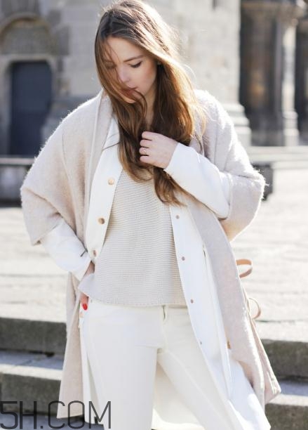 羊毛大衣會起球嗎？羊毛大衣起球怎么辦？