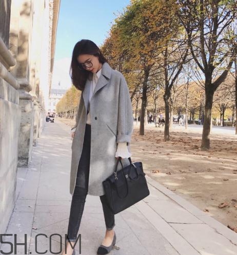 羊毛大衣掉毛正常嗎？羊毛大衣掉毛怎樣處理？