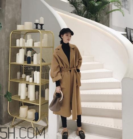 羊毛大衣會(huì)越穿越大嗎？羊毛大衣變形了怎么辦？