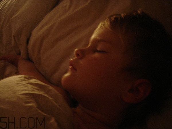 男人經(jīng)常熬夜會影響生育嗎 男人也要對自己好一點 男人經(jīng)常熬夜會影響生育嗎 男人也要對自己好一點