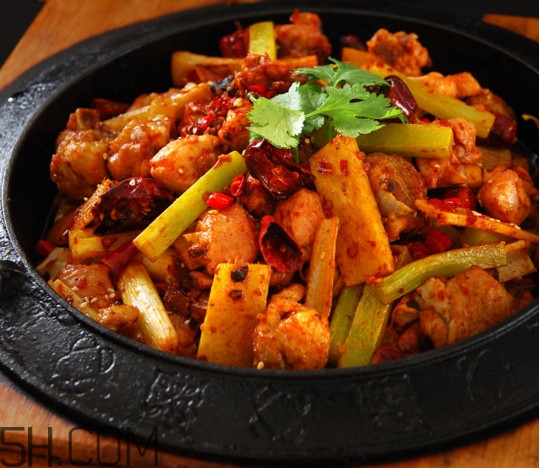 開麻辣香鍋都需要什么設(shè)備？麻辣香鍋什么人不能吃