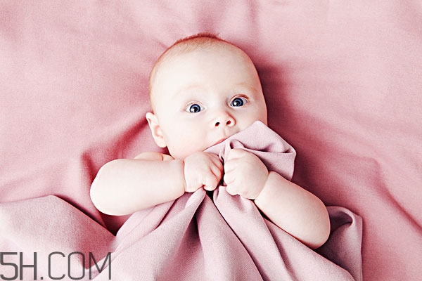 寶寶出生10天拉肚子怎么辦 8招不吃藥的方法 寶寶出生10天拉肚子怎么辦 8招不吃藥的方法