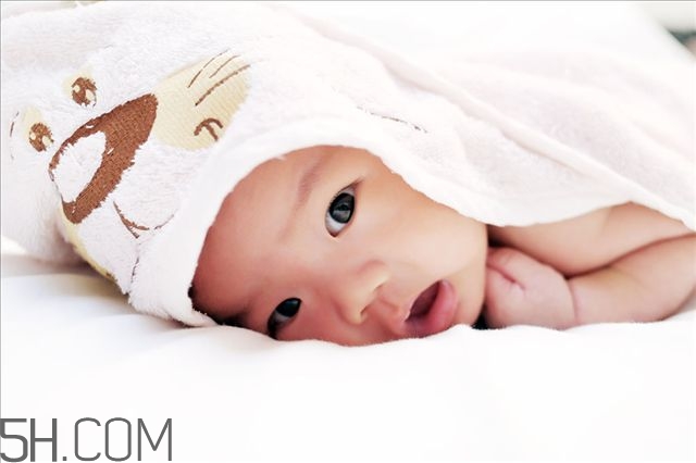 寶寶出生10天拉肚子怎么辦 8招不吃藥的方法 寶寶出生10天拉肚子怎么辦 8招不吃藥的方法