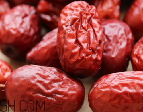 灰棗價格多少錢一斤 灰棗和紅棗有什么區(qū)別 灰棗價格多少錢一斤 灰棗和紅棗有什么區(qū)別