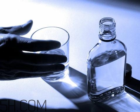 喝酒肝疼怎么回事？喝酒會(huì)得肝癌嗎？