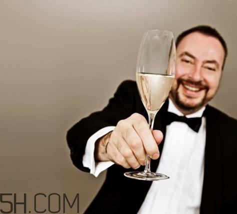 喝酒肝疼怎么回事？喝酒會(huì)得肝癌嗎？