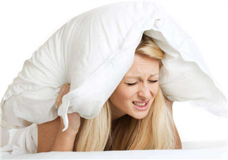 吃什么食物會(huì)導(dǎo)致失眠？睡前吃巧克力會(huì)導(dǎo)致失眠嗎？