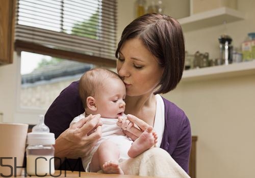 寶寶出生30天能看多遠 寶寶視力發(fā)育過程圖解 寶寶出生30天能看多遠 寶寶視力發(fā)育過程圖解
