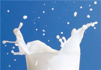 純牛奶喝多了有什么壞處？什么人不適合喝純牛奶？