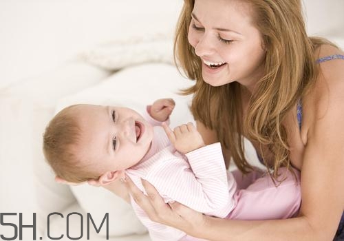 寶寶出生30天能看多遠 寶寶視力發(fā)育過程圖解 寶寶出生30天能看多遠 寶寶視力發(fā)育過程圖解