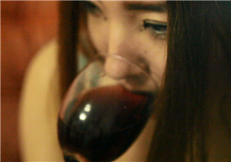 喝酒會引起尿路感染嗎？喝酒會引起尿道炎嗎？