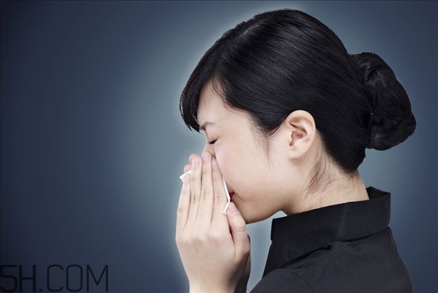 晚上睡覺鼻子不通氣是什么原因?qū)е碌? alt=