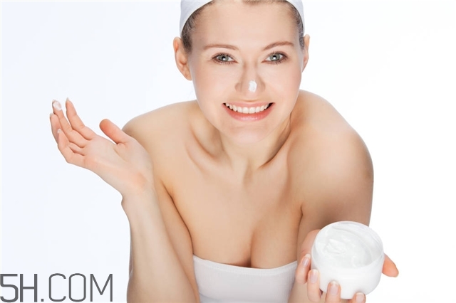 護(hù)手霜可以當(dāng)身體乳嗎 身體乳能當(dāng)護(hù)手霜用嗎 護(hù)手霜可以當(dāng)身體乳嗎 身體乳能當(dāng)護(hù)手霜用嗎