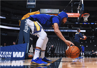 under armour curry 4 low勇士隊藍(lán)金配色會發(fā)售嗎？