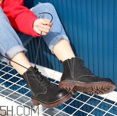 馬丁靴里面怎么清洗？馬丁靴里褪色怎么辦？