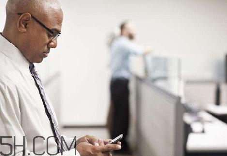 睪丸炎會(huì)發(fā)燒嗎？睪丸炎會(huì)引起腰痛嗎？