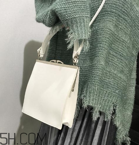 白色包包變黃了怎么辦？白色包包黑了怎么清洗？