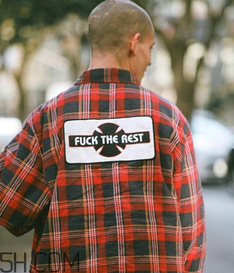 supreme聯(lián)名款 supreme品牌介紹 supreme聯(lián)名款 supreme品牌介紹