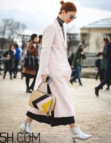 高領(lǐng)毛衣搭配什么外套？高領(lǐng)毛衣怎么搭配外套？