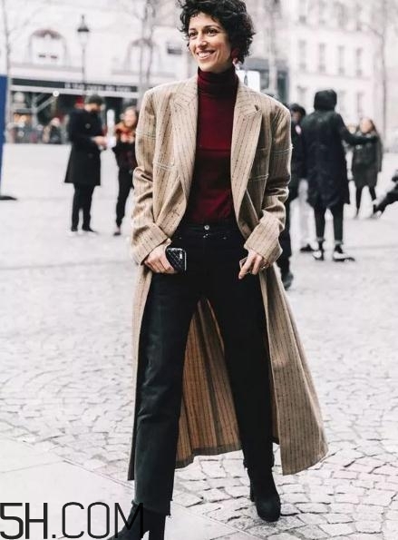 高領(lǐng)毛衣搭配什么外套？高領(lǐng)毛衣怎么搭配外套？