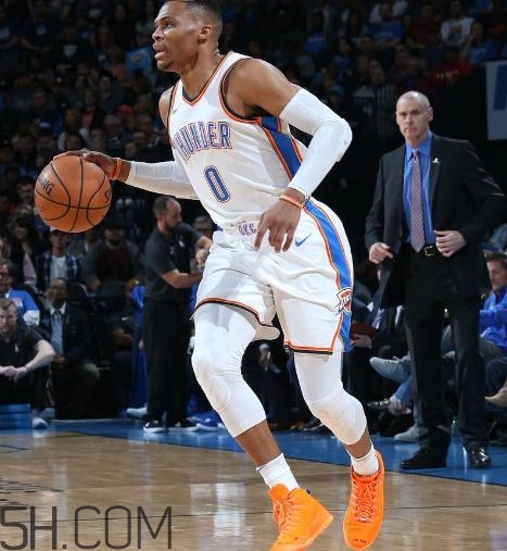 籃球鞋可以當(dāng)跑步鞋嗎？籃球鞋適合跑步嗎？