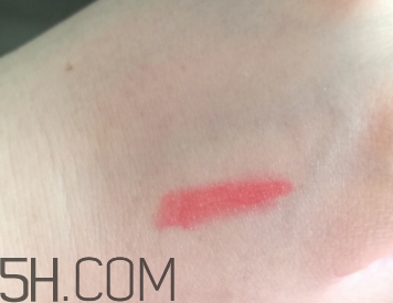 小蜜蜂唇膏筆怎么樣？小蜜蜂唇膏筆好用嗎？