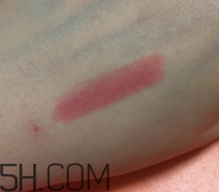 小蜜蜂唇膏筆怎么樣？小蜜蜂唇膏筆好用嗎？