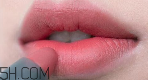 小蜜蜂唇膏筆怎么樣？小蜜蜂唇膏筆好用嗎？