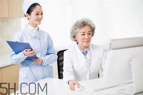 青光眼跟心臟有關系嗎？青光眼跟上火有關系嗎？