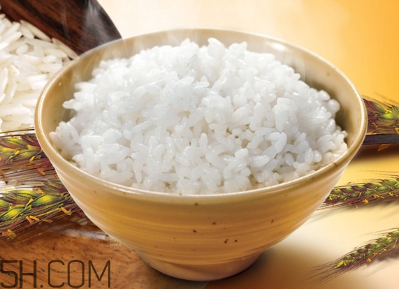 做蛋炒飯用什么米飯好？一碗蛋炒飯該放多少油