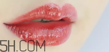 ysl黑管唇釉416和阿瑪尼405試色對(duì)比 ysl黑管唇釉416和阿瑪尼405試色對(duì)比