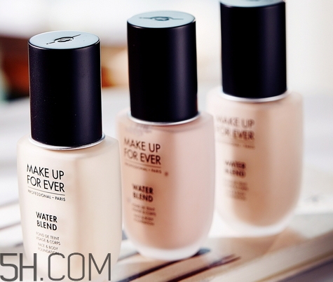 muf水粉霜和露華濃粉底液哪個(gè)好_評測對比