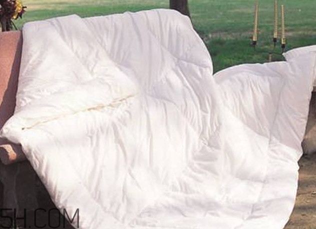 曬被子會(huì)上火嗎？被子會(huì)曬壞嗎