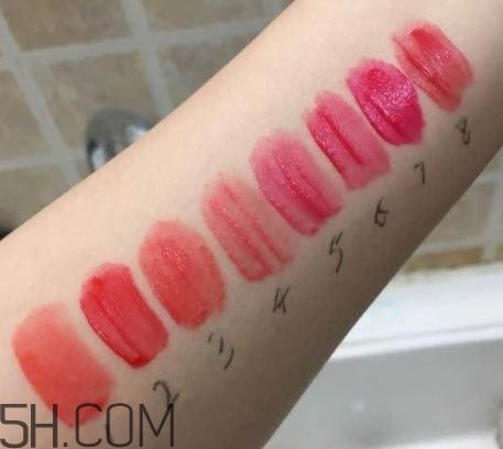 妙巴黎舒芙蕾和天鵝絨區(qū)別 妙巴黎舒芙蕾唇釉和天鵝絨唇釉對比 妙巴黎舒芙蕾和天鵝絨區(qū)別 妙巴黎舒芙蕾唇釉和天鵝絨唇釉對比