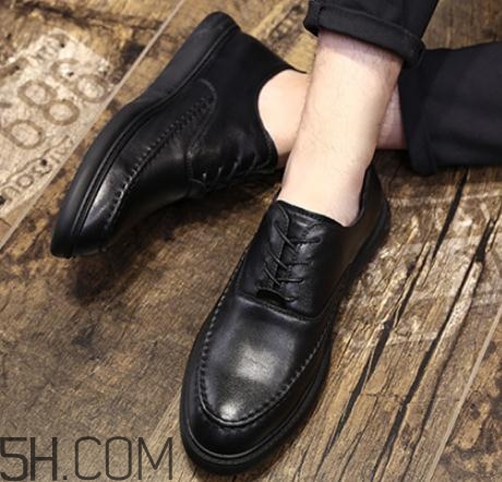 皮鞋被刮壞了怎么修復(fù)？皮鞋刮破皮了怎么辦？