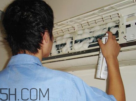 冬天空調(diào)開多少度比較適合嬰兒？嬰兒發(fā)燒可以開空調(diào)嗎？