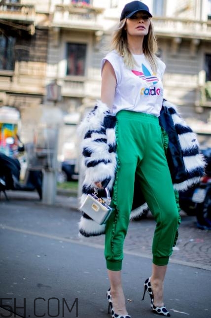 冬天運(yùn)動(dòng)褲配什么鞋子？冬天穿運(yùn)動(dòng)褲怎樣搭配鞋子？