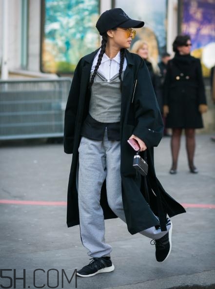 冬天運(yùn)動(dòng)褲配什么上衣？冬天穿運(yùn)動(dòng)褲怎么搭配？