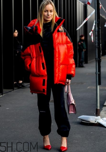 冬天運(yùn)動(dòng)褲配什么上衣？冬天穿運(yùn)動(dòng)褲怎么搭配？