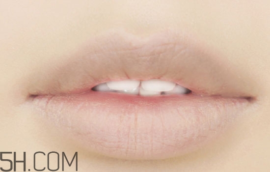 咬唇妝用什么顏色的口紅 不同咬唇妝的畫法 咬唇妝用什么顏色的口紅 不同咬唇妝的畫法
