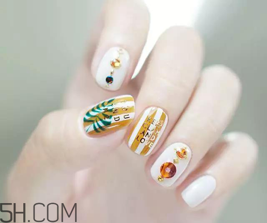 裸色美甲圖片2018款式 條紋葉子美甲教程 裸色美甲圖片2018款式 條紋葉子美甲教程