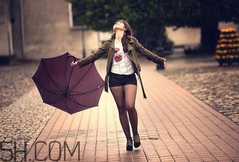 淋雨后要洗澡嗎？淋雨后不洗澡會怎么樣？