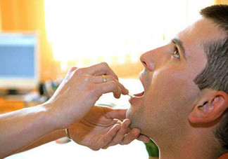 艾灸對(duì)慢性咽炎有用嗎？慢性咽炎可以通過艾灸來治療嗎？