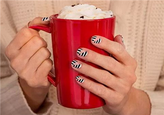 冬天美甲適合什么顏色？純色美甲跳色款式搭配圖