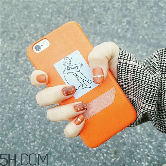 美甲店是怎么做指甲的？毛呢格子美甲教程圖解