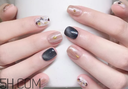 如何做反法式美甲圖解 芭比膠美甲的步驟 如何做反法式美甲圖解 芭比膠美甲的步驟