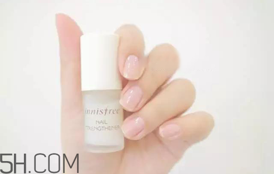 裸粉色指甲油推薦 裸色美甲教程 裸粉色指甲油推薦 裸色美甲教程