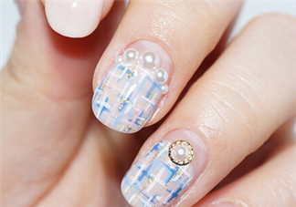 美甲店是怎么做指甲的？毛呢格子美甲教程圖解